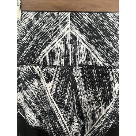 LULULEMON Hot To Street Pant Leggings •6•Heat Wave White Black 7/8 Length W5H73S - Picture 14 of 16